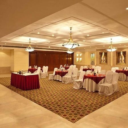 Hotel The Bristol Gurgaon Zewnętrze zdjęcie