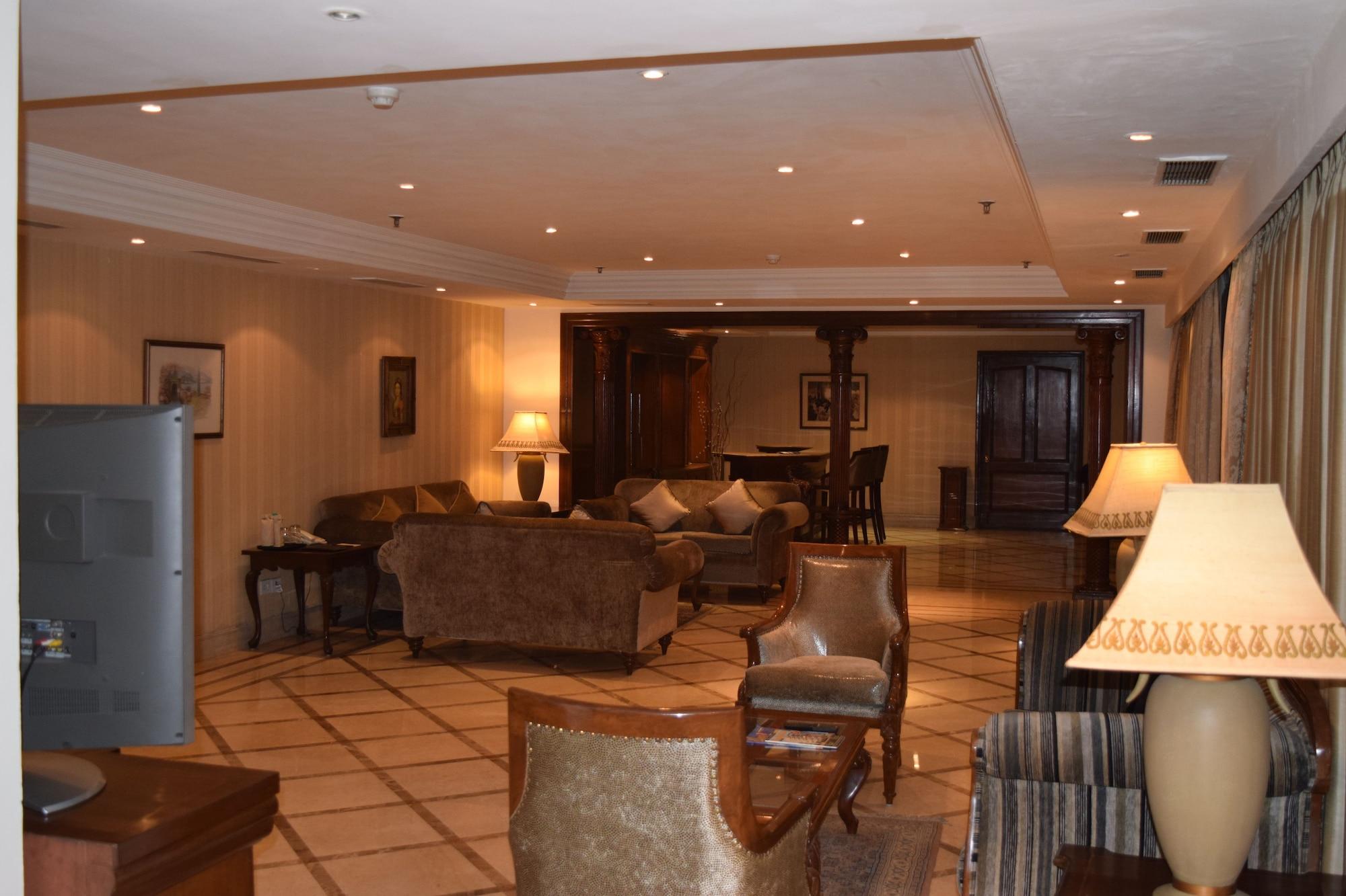 Hotel The Bristol Gurgaon Zewnętrze zdjęcie