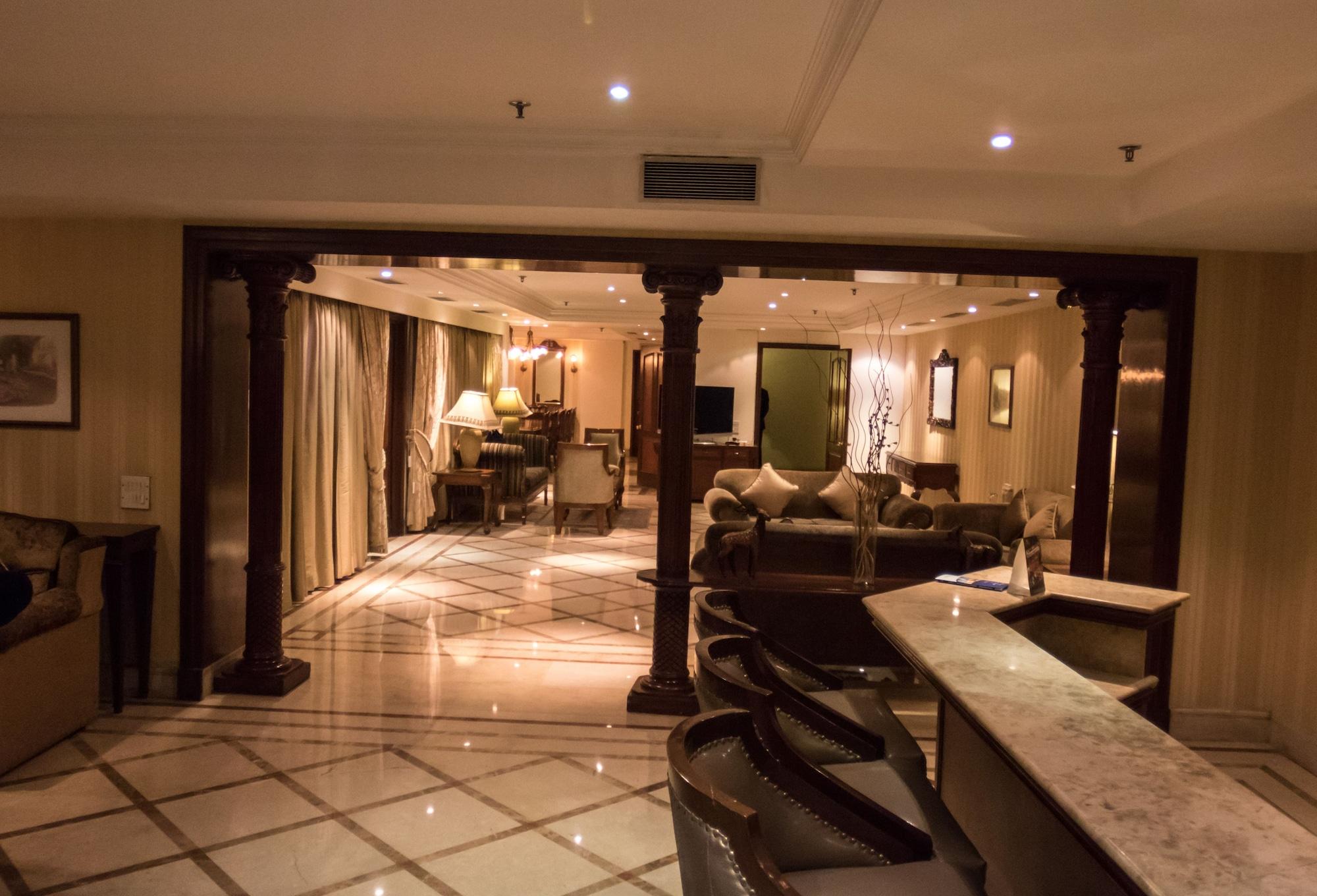 Hotel The Bristol Gurgaon Zewnętrze zdjęcie