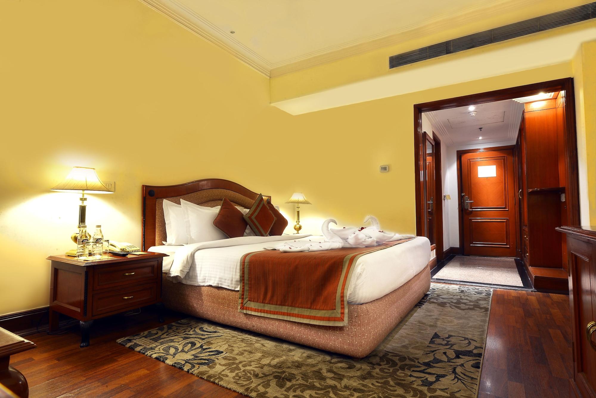 Hotel The Bristol Gurgaon Zewnętrze zdjęcie