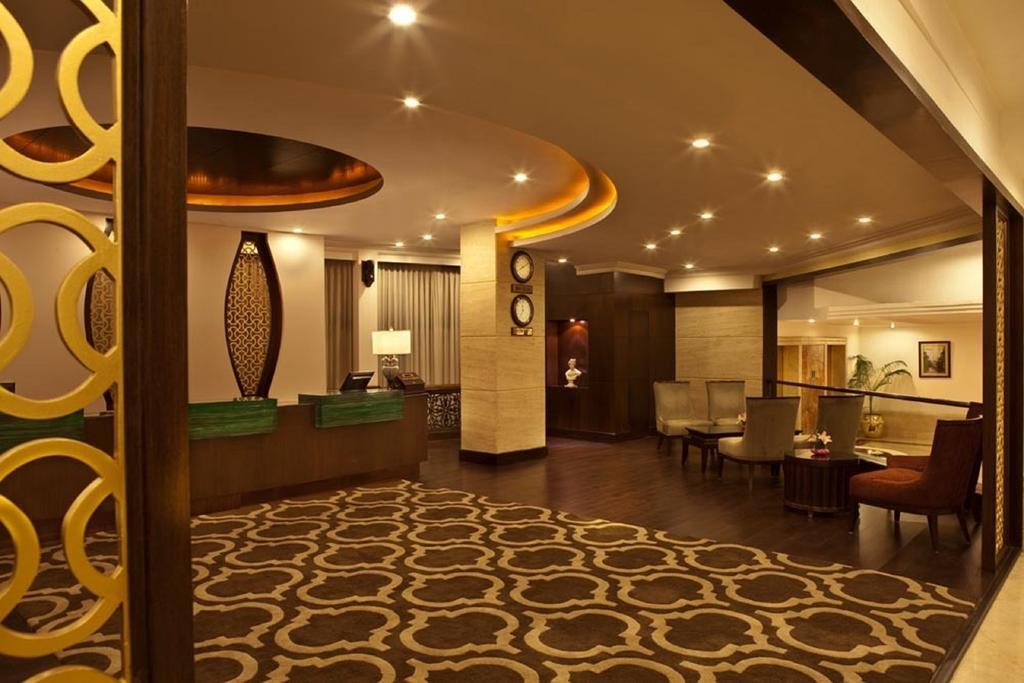 Hotel The Bristol Gurgaon Zewnętrze zdjęcie