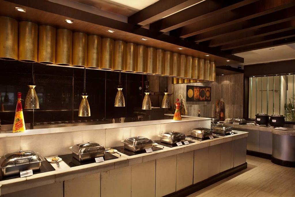 Hotel The Bristol Gurgaon Zewnętrze zdjęcie