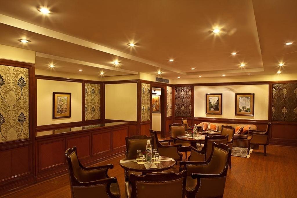 Hotel The Bristol Gurgaon Zewnętrze zdjęcie
