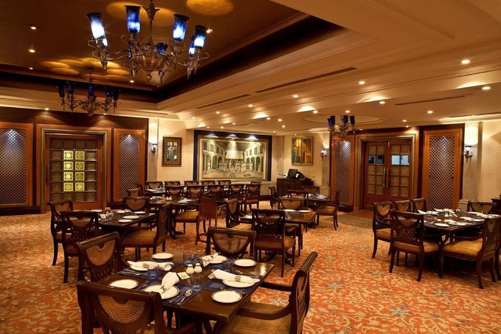 Hotel The Bristol Gurgaon Zewnętrze zdjęcie