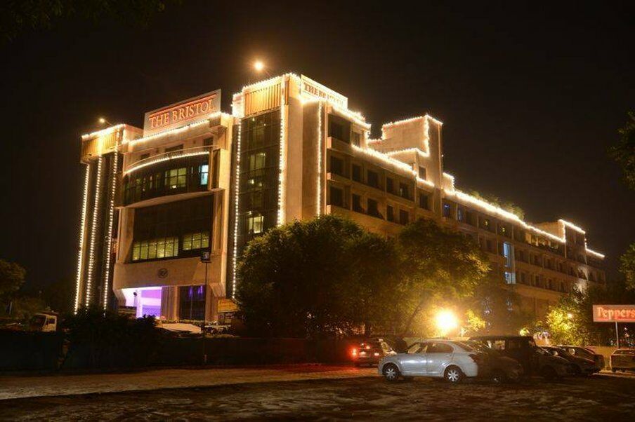 Hotel The Bristol Gurgaon Zewnętrze zdjęcie